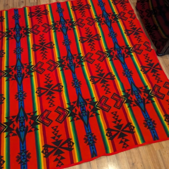 Rare - Pendleton wool blanket, retired Spirit pattern- 90x90 - Picture 2 of 13